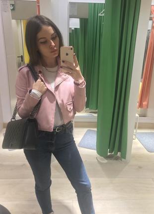 Коротка курточка bershka