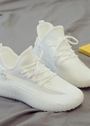 Кросівки білі