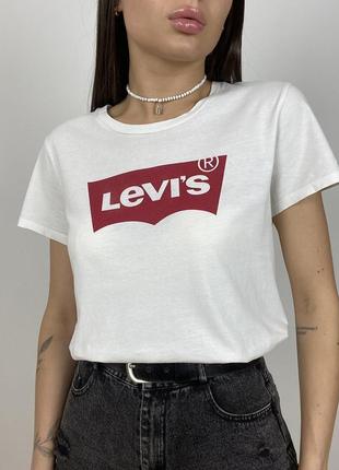 Оригінал! біла базова футболка з червоним лого levi’s1 фото