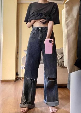 Чорно-сірі джинси з вирізами