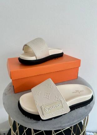 Шльопанці в стилi louis vuitton rubber slippers beige тапочки