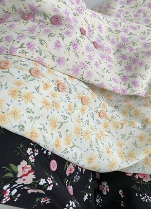 Стильная юбка в трендовой цветочной расцветке3 фото