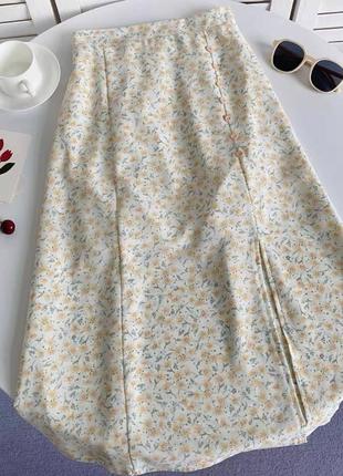 Стильная юбка в трендовой цветочной расцветке6 фото
