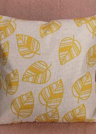 Подушка с желтыми листьями