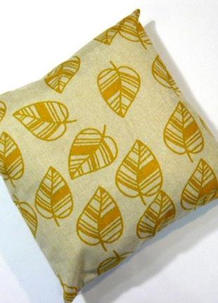 Подушка с желтыми листьями6 фото