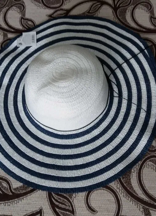 Красивая синя-белая пляжная шляпа, объем 56-585 фото