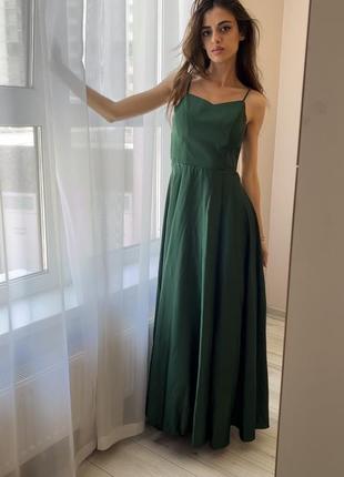 Зеленое атласное платье в пол