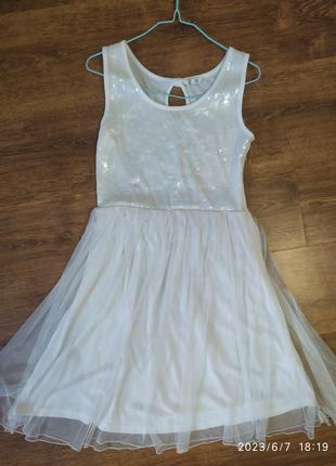 Святкова сукня на дівчинку