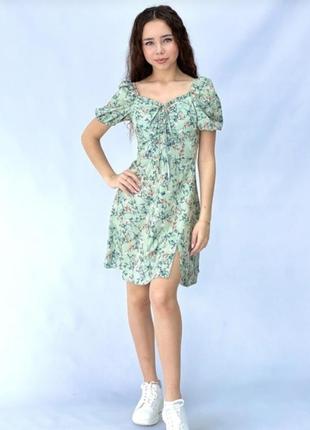 Стильное летнее платье в цветочный принт6 фото