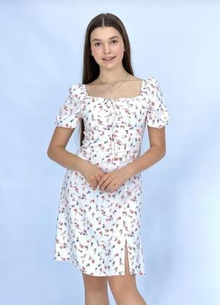 Стильное летнее платье в цветочный принт7 фото