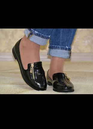 Туфлі чорний лак змійка