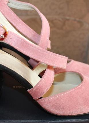 Класні замшеві туфлі