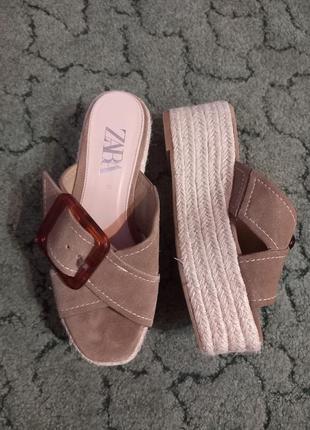 Стильные замшевые шлепки.zara