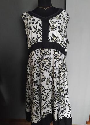 Плаття біло- чорне відрізна талія а силует батал натуральна тканина