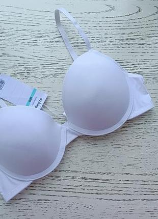 Белый бюстгалтер