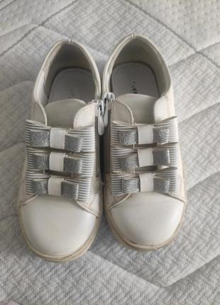 Туфли детские красивые качества. стелька кожаная 19 см.