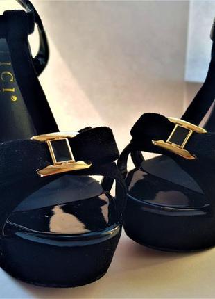 Босоножки на каблуке женские замшевые черные7 фото