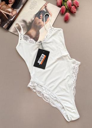 Белое боди с кружевом