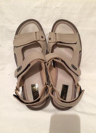 Сандалії сандалі