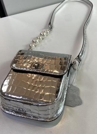 Качественная натуральная кожа стильная сумочка серебряного цвета