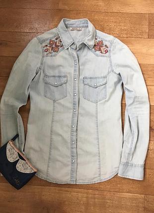 Джинсова сорочка loft. сорочка з вишивкою. нарядна сорочка. стильна джинсовці