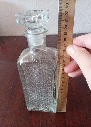 Графин, штоф.