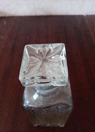 Графин, штоф.