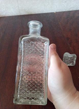 Графин, штоф.