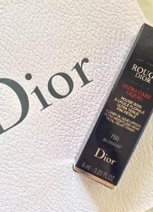 Помада dior 4