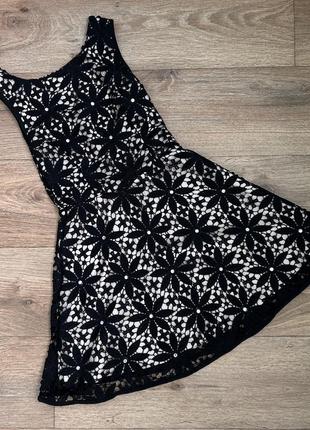 Платье с кружевом