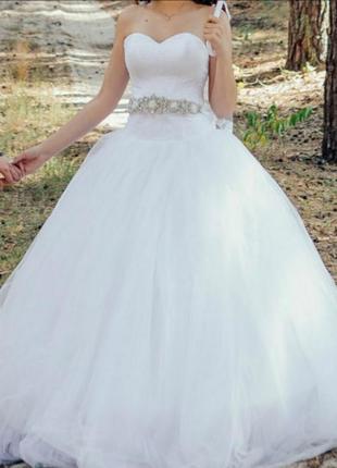 Весільна сукня пишна з корсетом  та поясом
