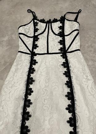 Кружевное платье футляр с контрастными вставками prettylittlething5 фото