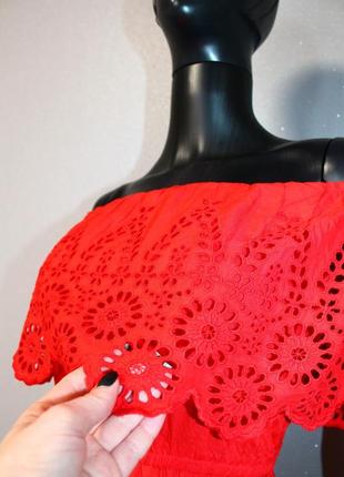 Невероятное красное миди платье вискоза прошва кроше с открытыми плечами приталенное платье волан оборка9 фото