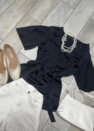 Черная сатиновая блузка на запах большой размер