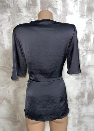 Черная сатиновая блузка на запах большой размер3 фото