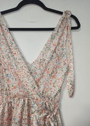 Шикарное платье в цветочный принт италия с рюшами волан оборки4 фото