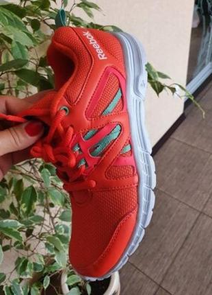 Яскраві, невагомі кросівки reebok, оригінал