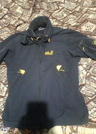 Ветровка jack wolfskin с капюшоном