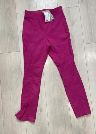 Яскраво-рожеві фуксія малинові штани брюки лосіни на високій посадці з розрізами віскоза h&m нові