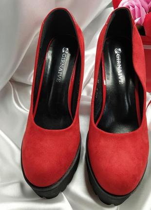 Остання пара! туфлі яскраво  червоні  на високому каблуку   girnaive3 фото