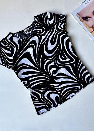 Топ з цікавим принтом made in france!