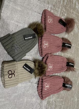 Шапка з понпоном від beechfield, розмір універсальний, нові з бірками ширина в нерозтянутому вигляді 19 см, висота 23 см.