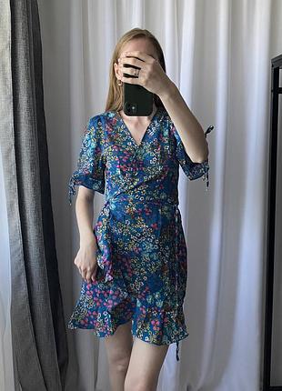 Платье на запах в цветочный принт brave soul