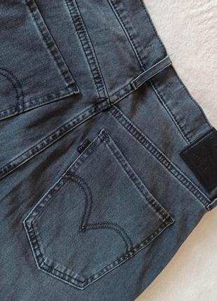 Серые джинсы скинни levis