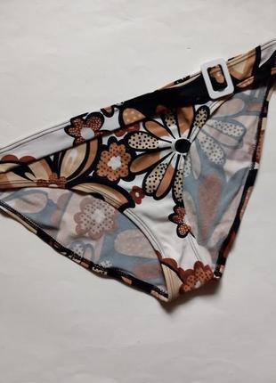 Прекрасные элегантные плавки от купальника, низ купальный