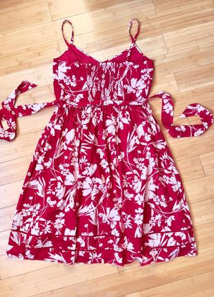 Натуральное, хлопковое красное платье в белый цветочный принт3 фото
