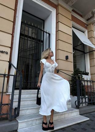 Біла сукня,дуже гарна і легка