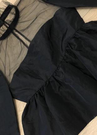 Черная сетчатая блузка с высоким воротником и длинными рукавами с баской2 фото
