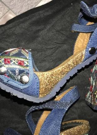 Босоножки на каблуке с вышивкой desigual 36 размер6 фото