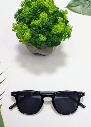 Солнцезащитные очки черные, мужские/женские,  в черной  пластиковой  оправе ( без бренда)